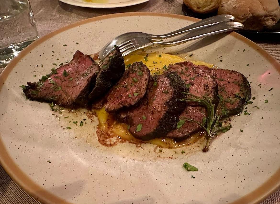Tagliata di manzo con polenta